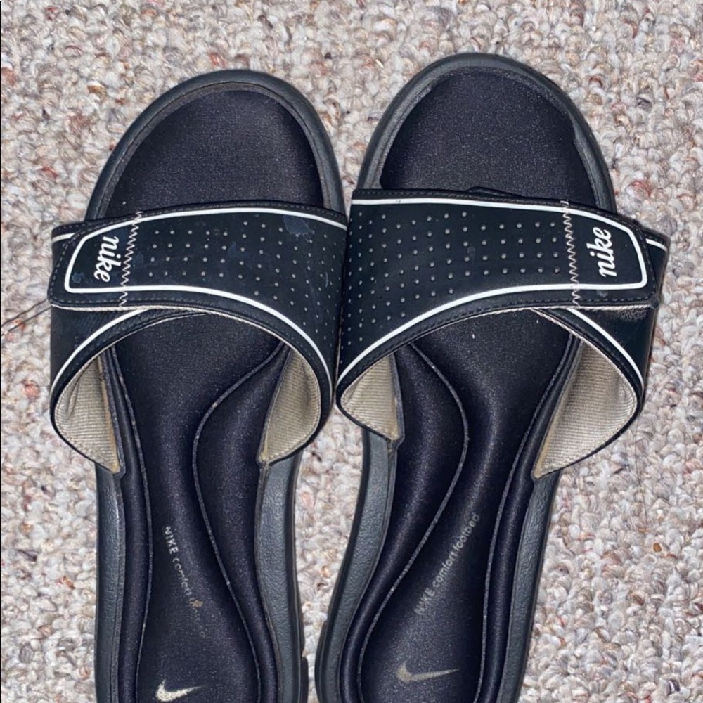 Nike Cushion Slides